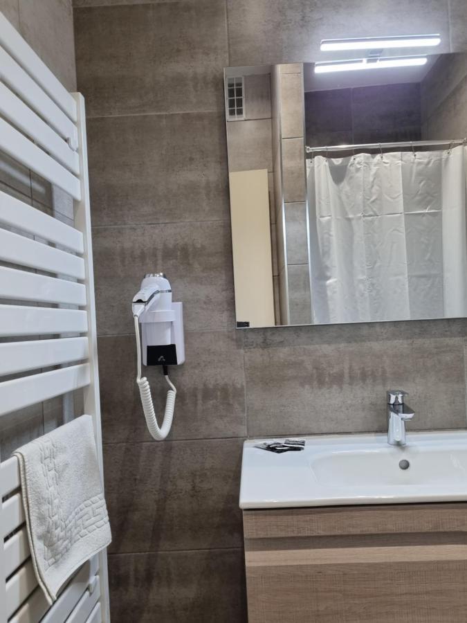 Hotel Ambeille Vue Mer กูลิอูร์ ภายนอก รูปภาพ