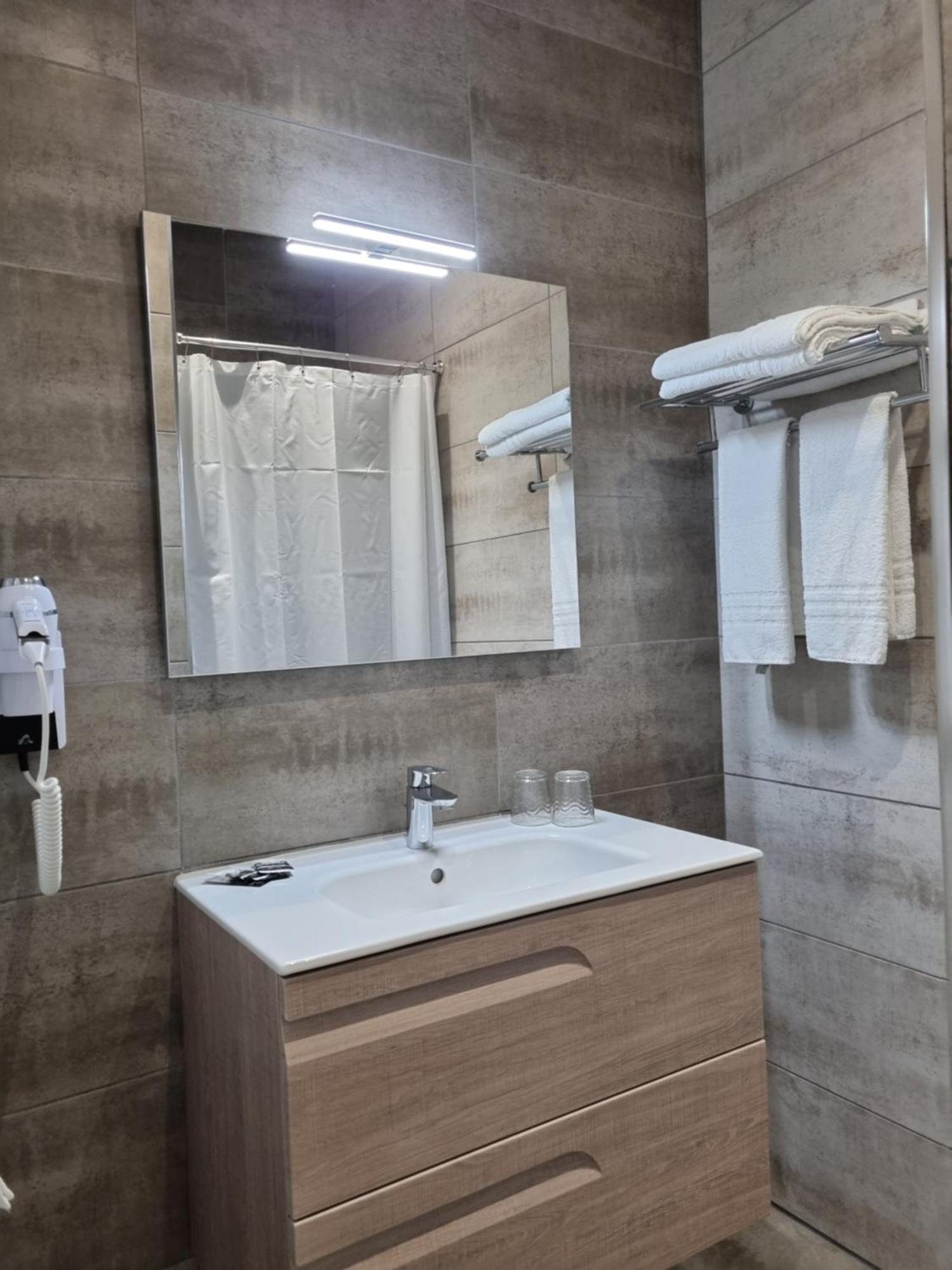 Hotel Ambeille Vue Mer กูลิอูร์ ภายนอก รูปภาพ